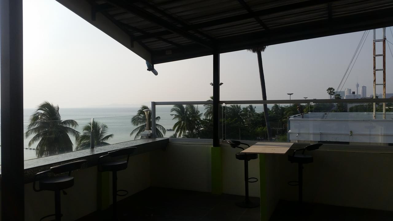 Hôtel Barfly Pattaya à Jomtien Beach Extérieur photo