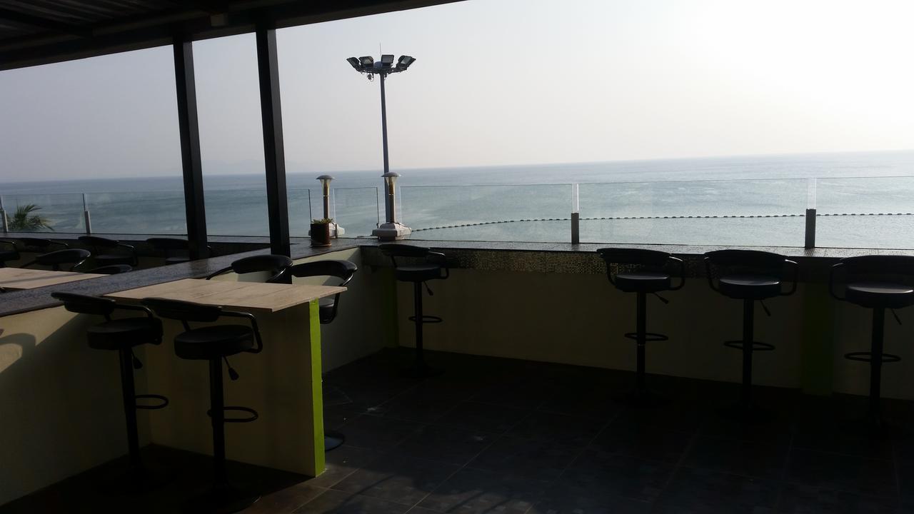 Hôtel Barfly Pattaya à Jomtien Beach Extérieur photo